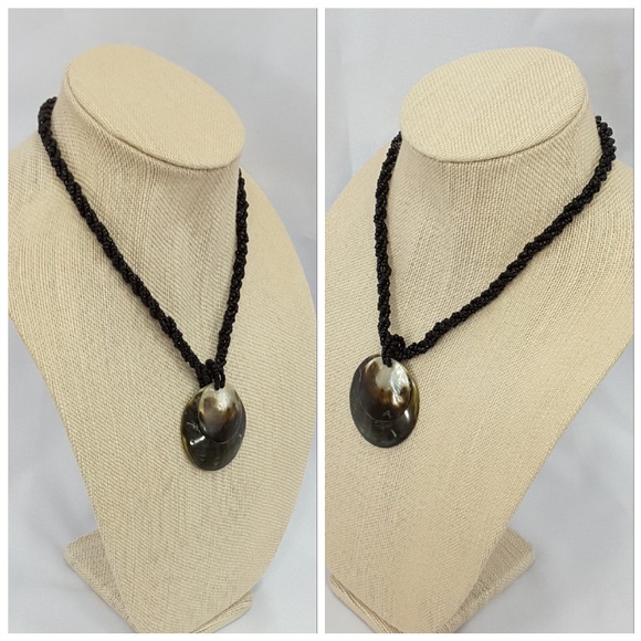 Shell Pendant on Glass Seed Beads, 20" Necklace - Picture 3 of 8